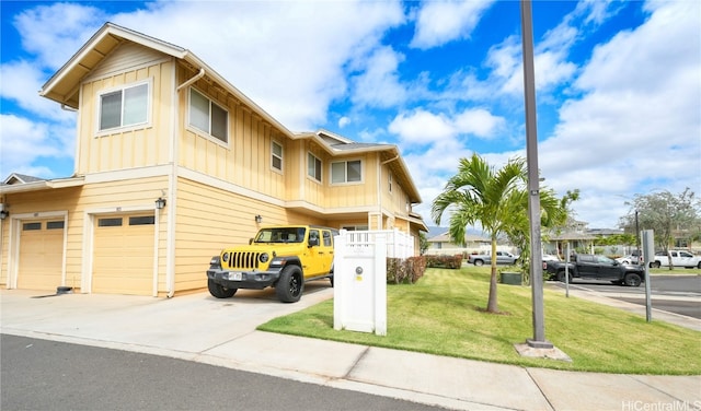 view of front of home with a front lawn and a garage