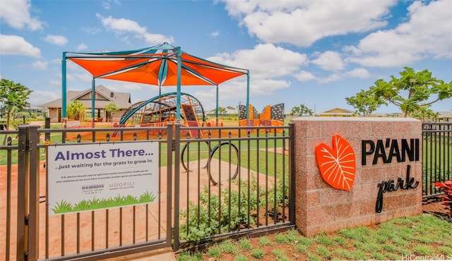 community sign with a lawn