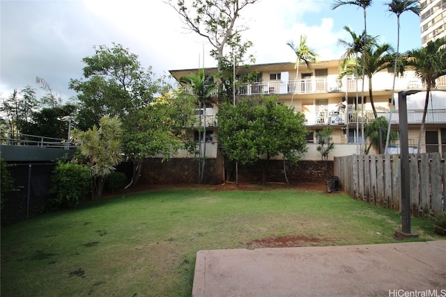 view of yard featuring a balcony