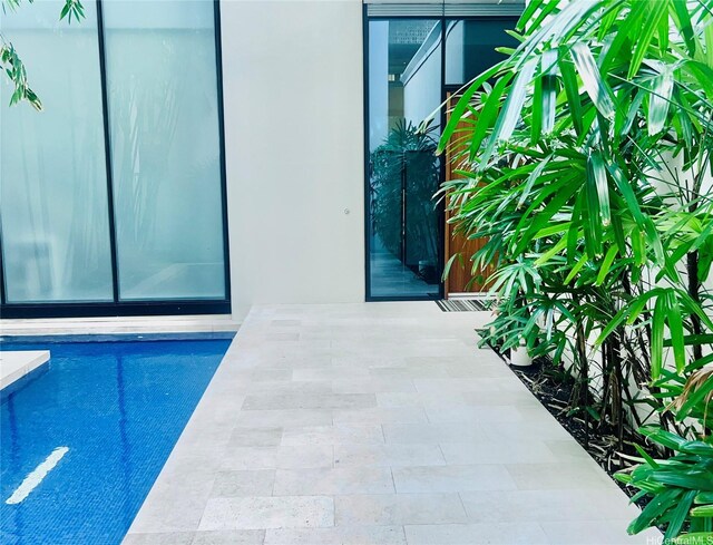 1118 Ala Moana Blvd Unit 2, Honolulu, HI 96814 - view of outdoor pool