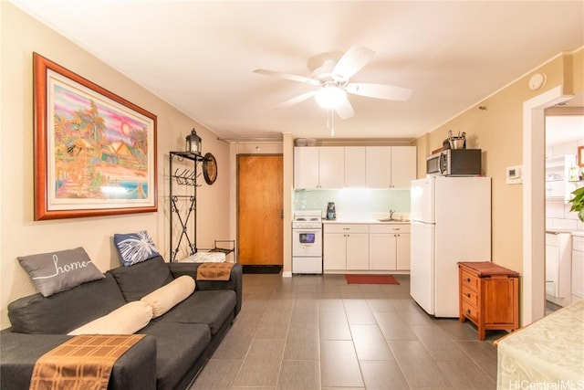 living room with sink and ceiling fan