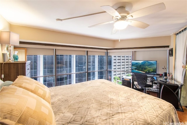 bedroom with ceiling fan