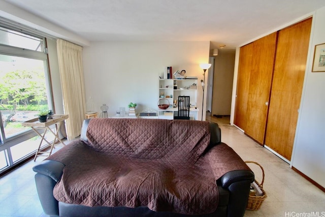 1511 Nuuanu Ave Unit 338, Honolulu, HI 96817 - view of living area