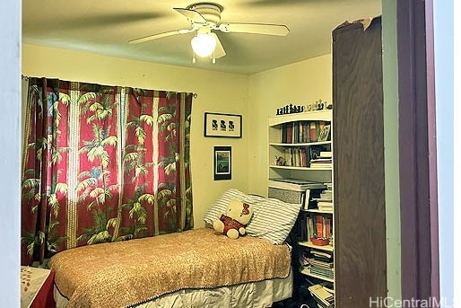 bedroom with ceiling fan