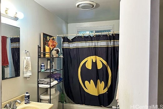 bathroom featuring sink and shower / tub combo