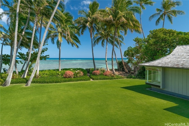 view of yard featuring a water view