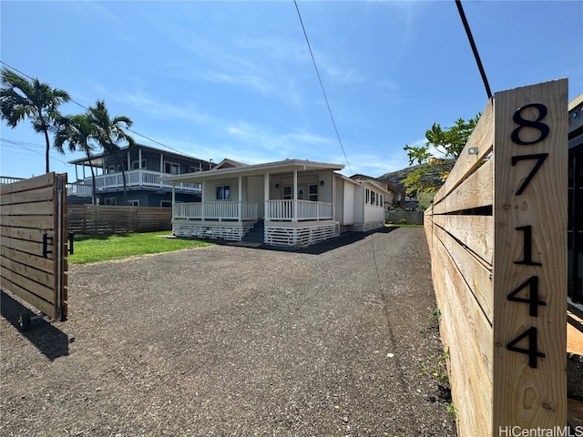 view of front of property featuring covered porch