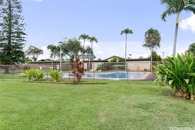 view of yard featuring a fenced in pool