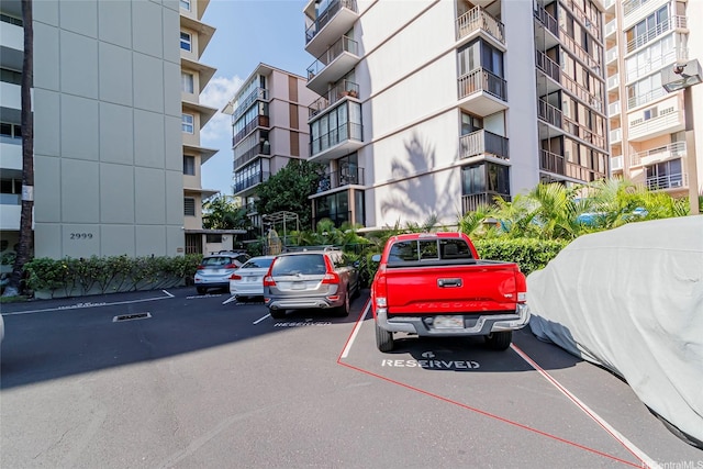 2999 Kalakaua Ave Unit 202, Honolulu, HI 96815 - view of building exterior featuring uncovered parking