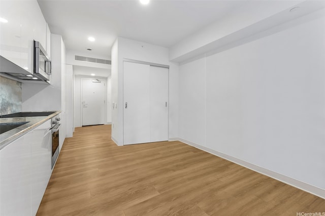 987 Queen St Unit 508, Honolulu, HI 96814 - kitchen featuring white cabinetry, appliances with stainless steel finishes, light wood-type flooring, modern cabinets, and recessed lighting