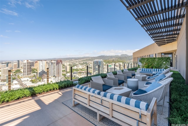 987 Queen St Unit 508, Honolulu, HI 96814 - view of patio featuring an outdoor hangout area, a mountain view, and a view of city