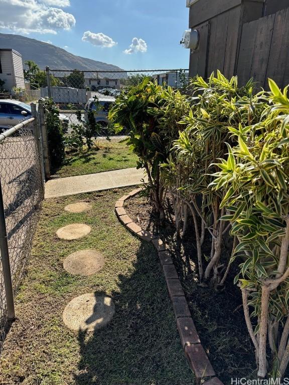 view of yard with a mountain view