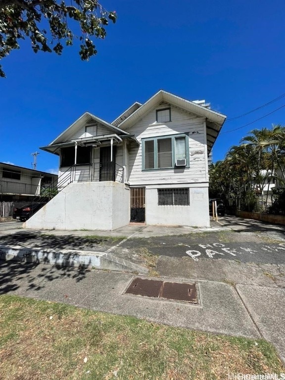 view of front of property