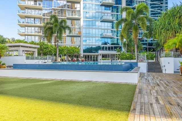 view of pool featuring a lawn