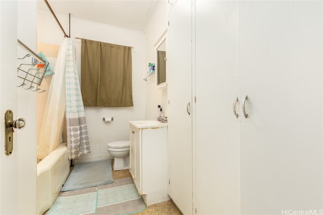 full bathroom featuring toilet, shower / bath combo, and vanity