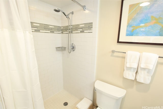 bathroom featuring toilet and a shower with shower curtain