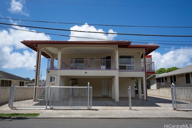 view of front facade with a balcony