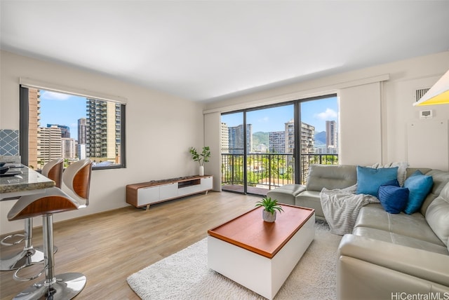 Listing photo 3 for 2140 Kuhio Ave Unit 809, Honolulu HI 96815