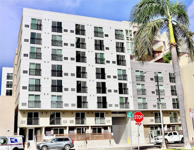 803 Waimanu St Unit 426, Honolulu, HI 96813 - view of apartment building / complex