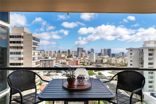 Listing photo 3 for 1015 Wilder Ave Unit 903, Honolulu HI 96822