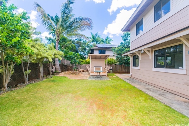 view of yard featuring a patio area