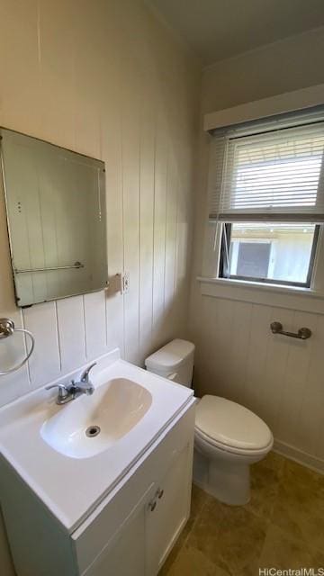 914 Kinau St, Honolulu, HI 96814 - bathroom featuring vanity and toilet