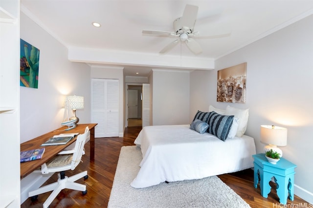 bedroom featuring a closet, dark wood-type flooring, crown molding, and ceiling fan