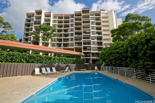 view of swimming pool