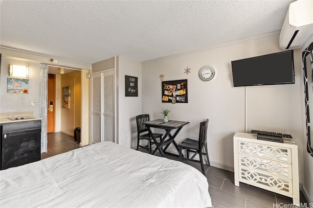 bedroom featuring a wall mounted AC, a textured ceiling, and a closet