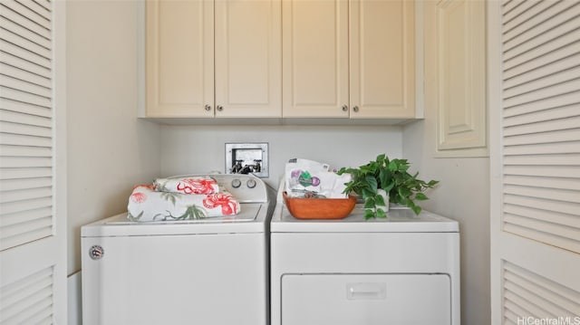 washroom featuring cabinets and washing machine and dryer