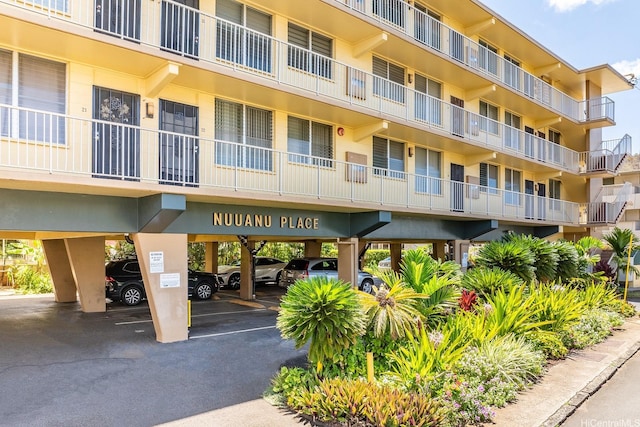 24 Hialoa St Unit 41, Honolulu, HI 96817 - view of property featuring covered parking