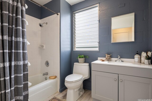 24 Hialoa St Unit 41, Honolulu, HI 96817 - full bath featuring shower / bathtub combination with curtain, wood finished floors, a wealth of natural light, and toilet