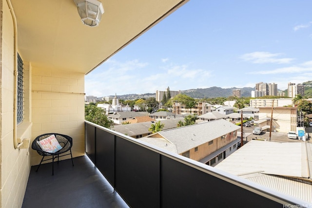 24 Hialoa St Unit 41, Honolulu, HI 96817 - balcony featuring a view of city and a mountain view