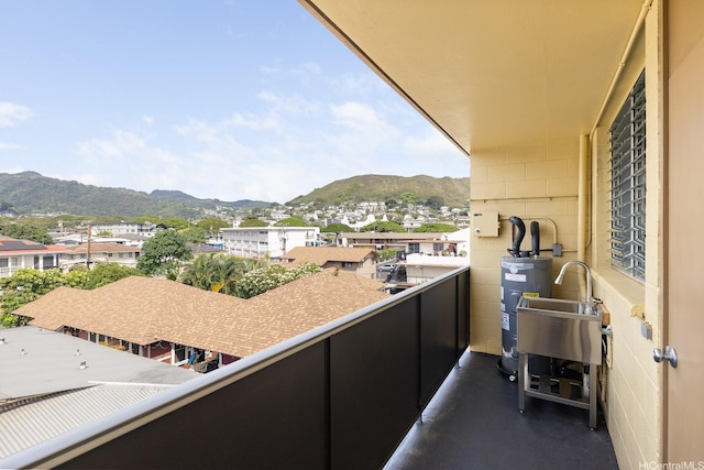 24 Hialoa St Unit 41, Honolulu, HI 96817 - balcony featuring a sink, a mountain view, and electric water heater
