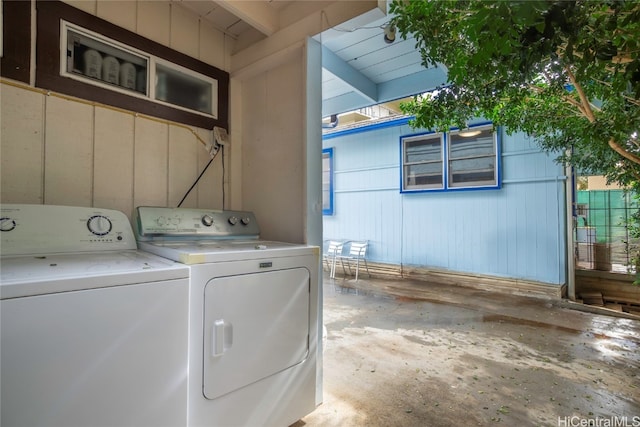 washroom featuring washer and clothes dryer