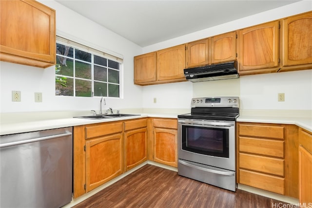 kitchen with dark wood-type flooring, appliances with stainless steel finishes, and sink