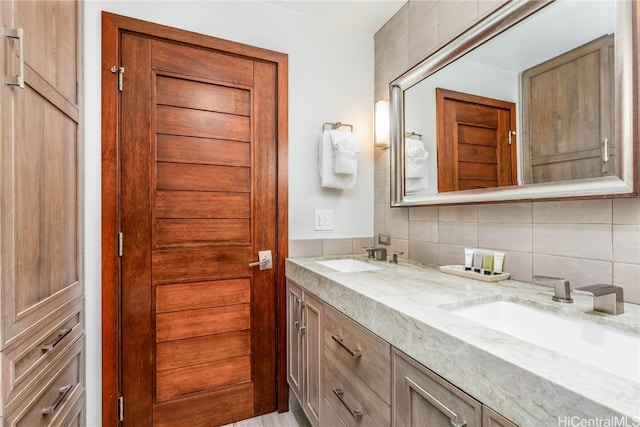 bathroom with vanity and decorative backsplash