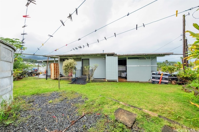 back of house featuring a lawn