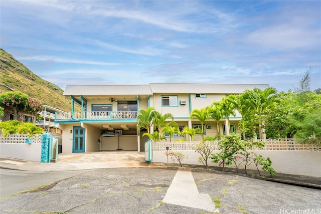 view of front of property featuring ceiling fan and a carport