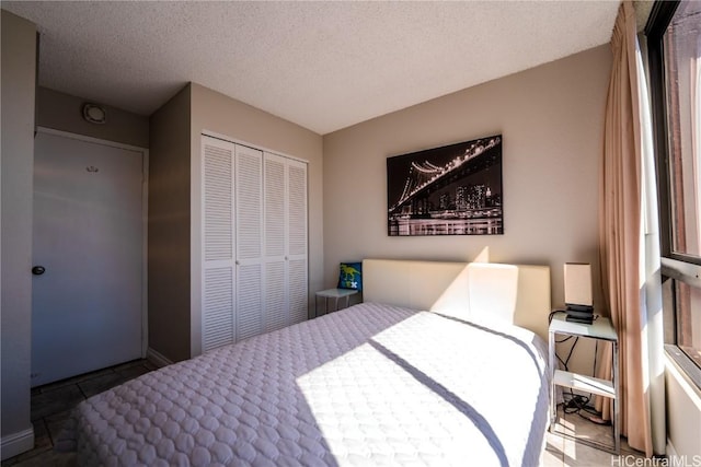 bedroom featuring a closet and a textured ceiling