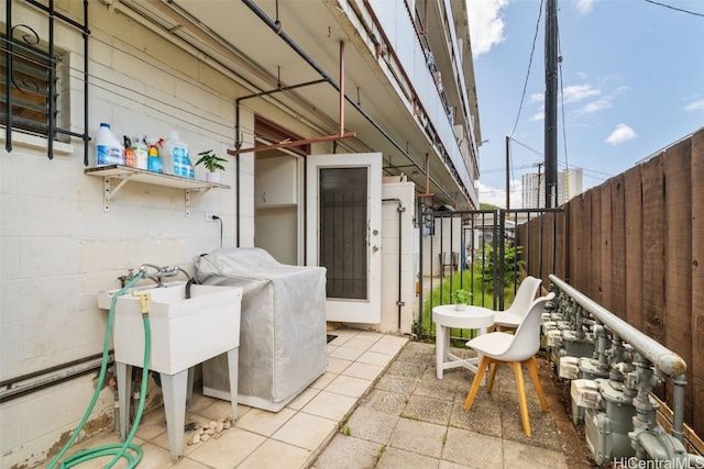 view of patio / terrace featuring washer / dryer