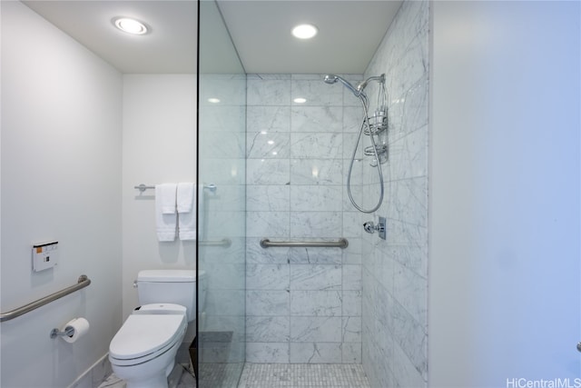 bathroom with toilet and tiled shower