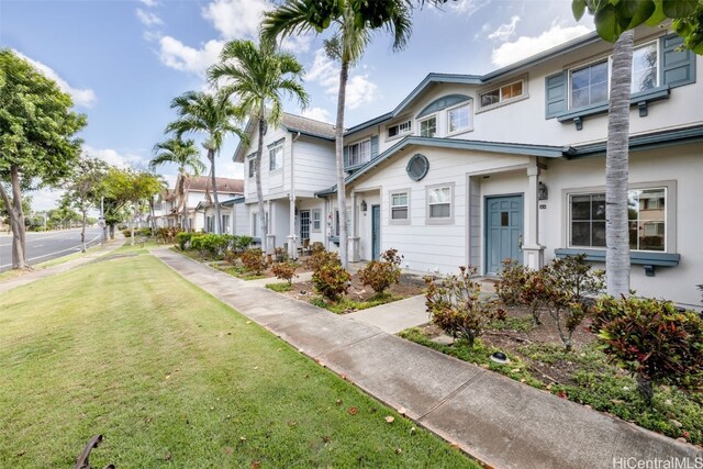 view of front facade featuring a front yard