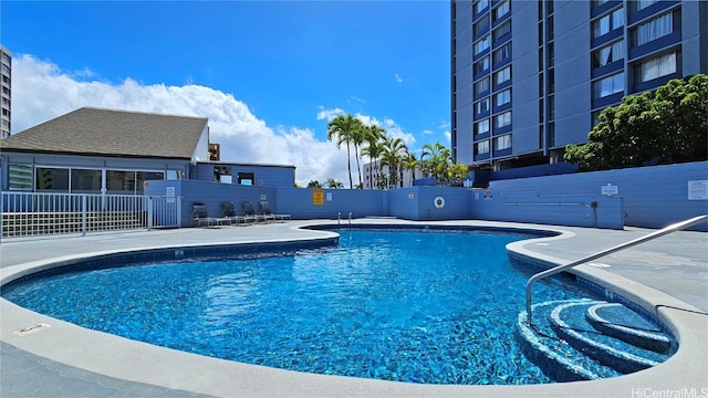 view of swimming pool