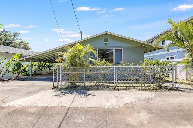 2127 California Ave Unit B, Wahiawa, HI 96786 - view of front facade featuring a gate, driveway, a carport, and fence private yard