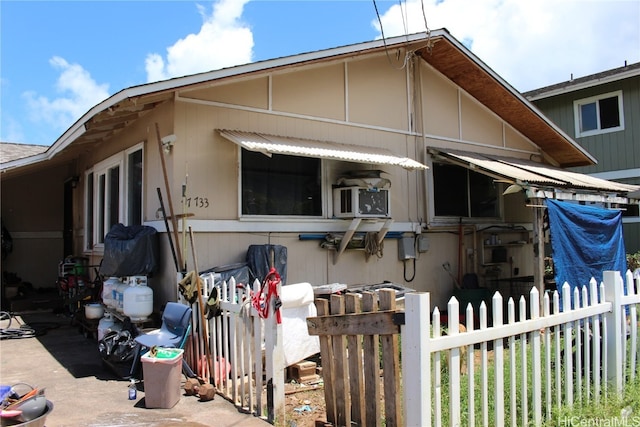 view of home's exterior with cooling unit