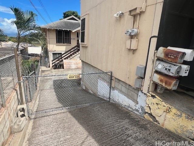 Listing photo 3 for 91-2078 Fort Weaver Rd, Ewa Beach HI 96706