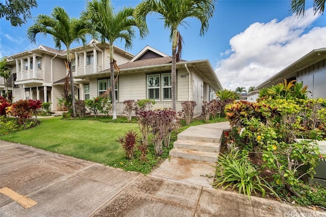 view of front of property featuring a front yard