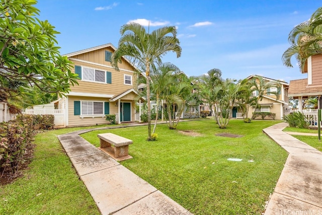 view of front of property featuring a front yard