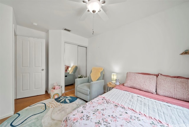 bedroom featuring light hardwood / wood-style flooring, a closet, and ceiling fan